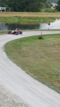 Il fait du ski nautique tracté par une F1 à Miami