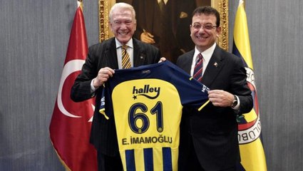 Uğur Dündar'ı ziyaret eden Ekrem İmamoğlu, formayı görünce şaştı kaldı! Esprisi kahkahaya boğdu