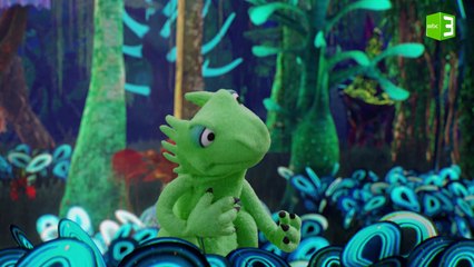 معزوزة تتعرف على خضور الديناصور الصغير