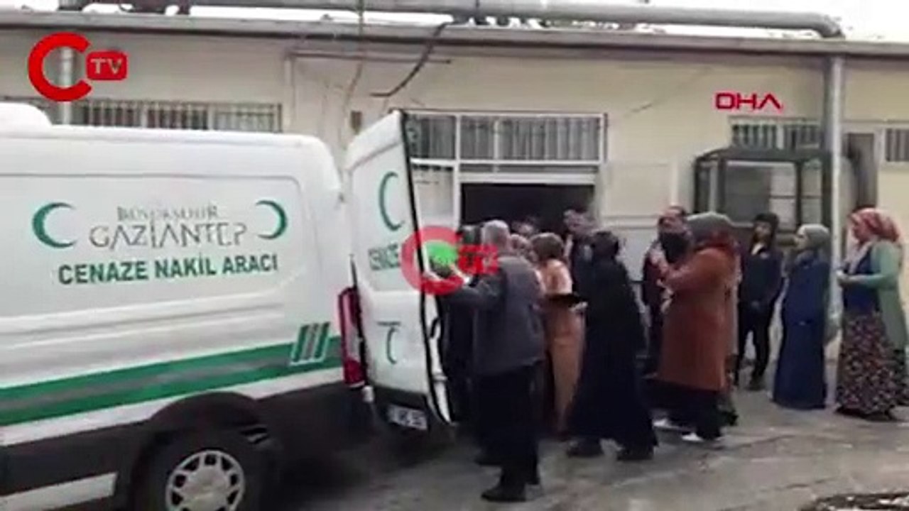 Tamir için çıktığı elektrik direğinde akıma kapılıp öldü