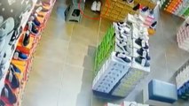 Aynı mağazadan 31 çift ayakkabı çaldı; polis yakalamak için mağazada bekledi