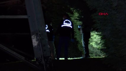 ABLASINI ÖLDÜREN SANIK ELİNDE BIÇAKLA YERE DÜŞTÜ BOYNU KESİLDİ