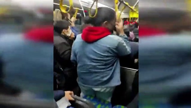 Koronavirüs biter bu kavga bitmez! İETT otobüsü savaş alanına çevirdiler