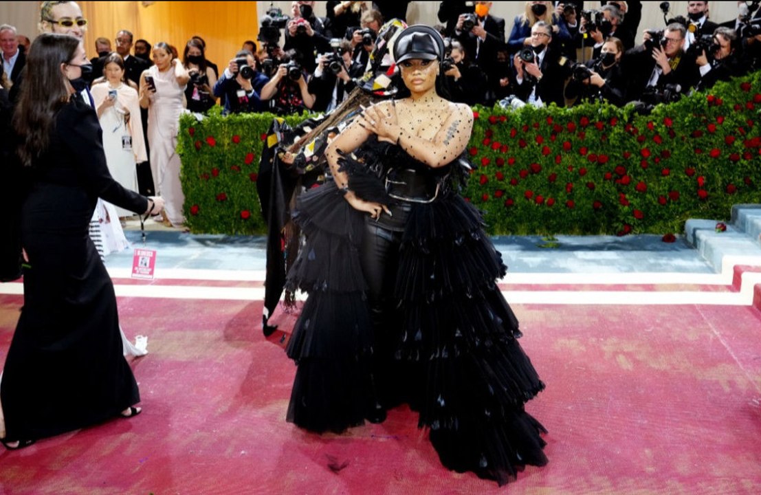 Nicki Minaj: Ihr Dekolleté brachte sie ins Schwitzen