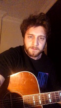 Twitter'da viral oldu: Ufuk Beydemir, 7 yaşındaki çocuğun yazdığı Ben bir kek miyim şiirini besteledi