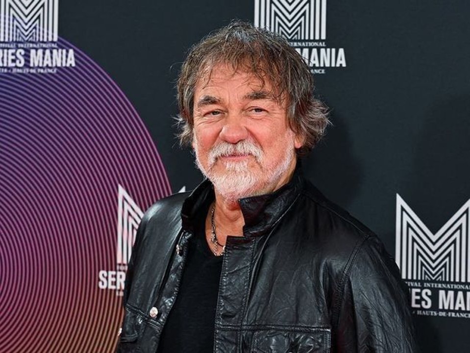 Il était tout seul à une table et il pleurait" : Olivier Marchal révèle le surprenant début de son amitié avec Cyril Hanouna