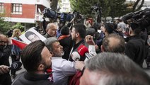HDP Genel Merkezi önünde ikinci gerginlik! Evlat nöbetindeki ailelerle partililer birbirine girdi