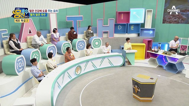 향긋한 봄나물 가득, 혈관 건강을 위한 '멸치 덮은 국수'