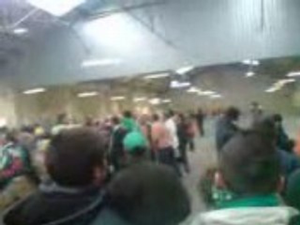 Dans le hangar 2