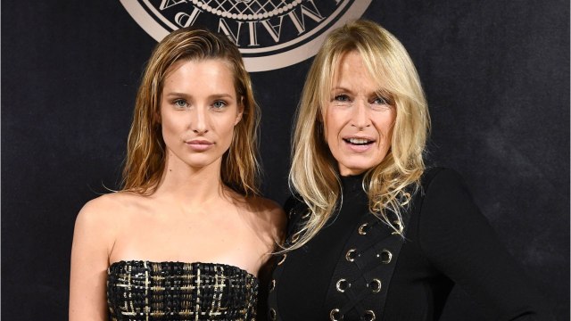 GALA VIDEO - Ilona Smet mariée et enceinte : son adorable baby bump fait la joie d’Estelle Lefébure