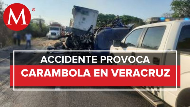 Chocan 6 vehículos de carga en carretera de Veracruz