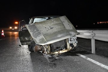 Trafik kazasında anne ve iki çocuğu yaralandı