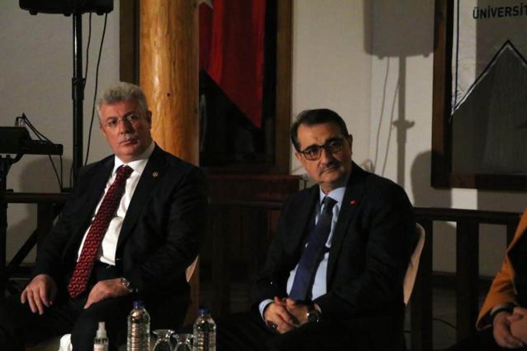 Enerji ve Tabii Kaynaklar Bakanı Dönmez, gençlerle buluştu