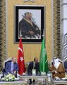 Son dakika haberleri: Cumhurbaşkanı Erdoğan, Suudi Arabistan Kralı Selman ile bir araya geldi