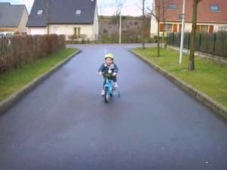 Ewan et son nouveau vélo