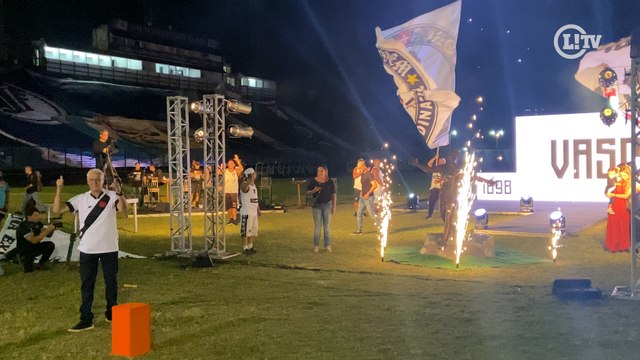 Eternizado! Roberto Dinamite recebe linda homenagem em São Januário