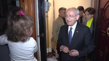 Kılıçdaroğlu Bu Kez İstanbul'da Elektriksiz Aileyi Ziyaret Etti: 