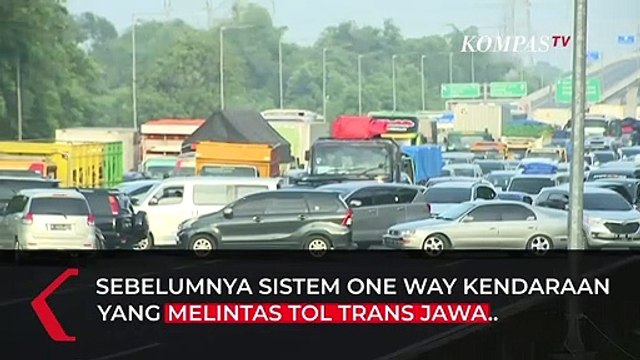 Pemudik Nekat Putar Balik dan Buka Pembatas Jalan Demi Masuk One Way Jakarta-Cikampek
