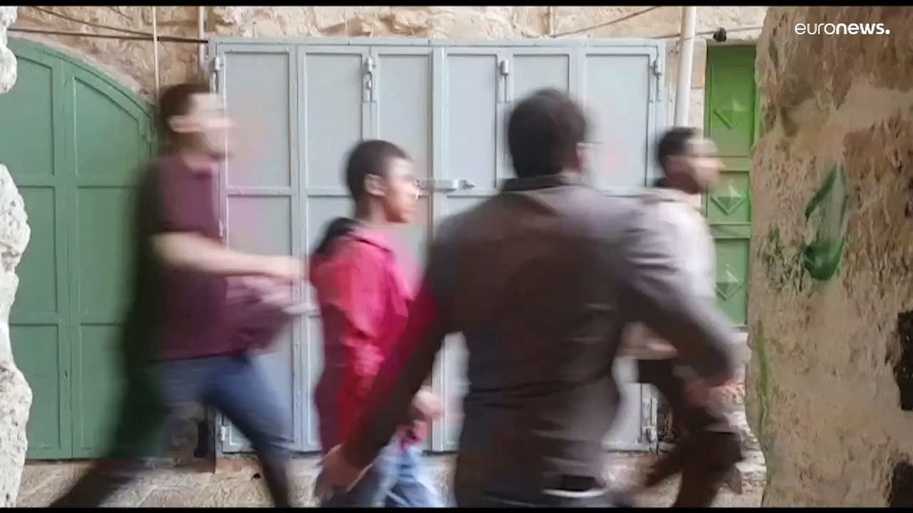 42 جريحًا في يوم القدس العالمي بسبب صدامات في حرم المسجد الأقصى بين الفلسطينيين والقوات الإسرائيلية