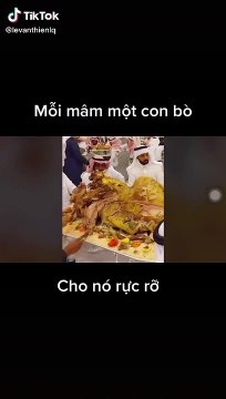 Đến ăn uống cũng phải đặc biệt ở Dubai: mỗi măm là 1 con lạt đà vàng ươm