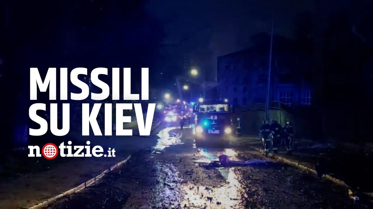Guerra Russia-Ucraina, missili a Kiev durante l’incontro Guterres-Zelensky: le immagini dell’attacco