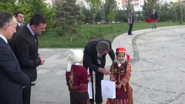 Son dakika haberleri... BAKAN ÖZER KIRIKKALE'NİN EĞİTİM YATIRIMINI 370 MİLYON LİRAYA ÇIKARDIK