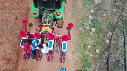 Şanlıurfa'da pamuk tohumları toprakla buluşmaya başladı