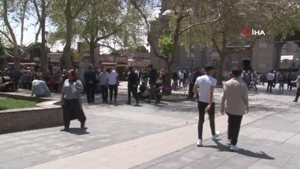 Kayseri'de bayram yoğunluğu... Şekerci Hamdi Çarşıbaşı: "Pandemiden sonra vatandaşlar bayramı kucaklamak istiyorlar"