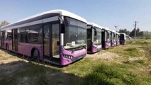 AKP'li Düzce Belediyesi'ne Ait 30'dan Fazla Belediye Otobüsü, Boş Alana Çekilip Hizmet Dışı Bırakıldı