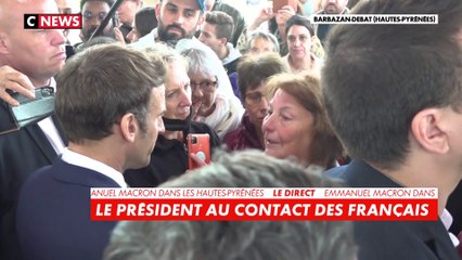 Emmanuel Macron interpellé sur les retraites à Barbazan-Debat