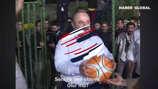 Sanayi ve Teknoloji Bakanı Varank, gençlerle basketbol oynadı işte o renkli anlar!
