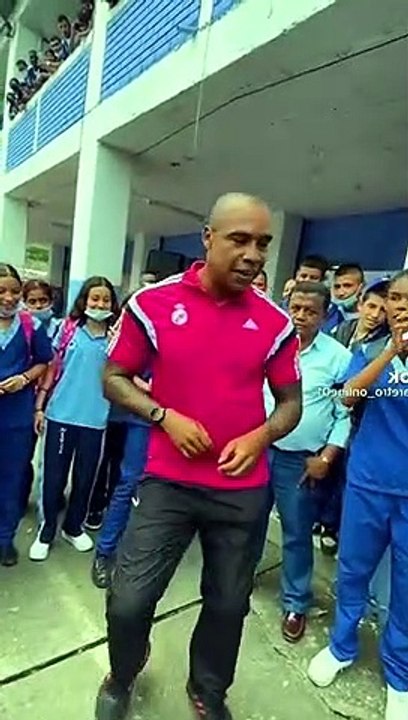 Profesor COLOMBIANO enseña con el baile*****COLOMBIAN teacher teaches with dance