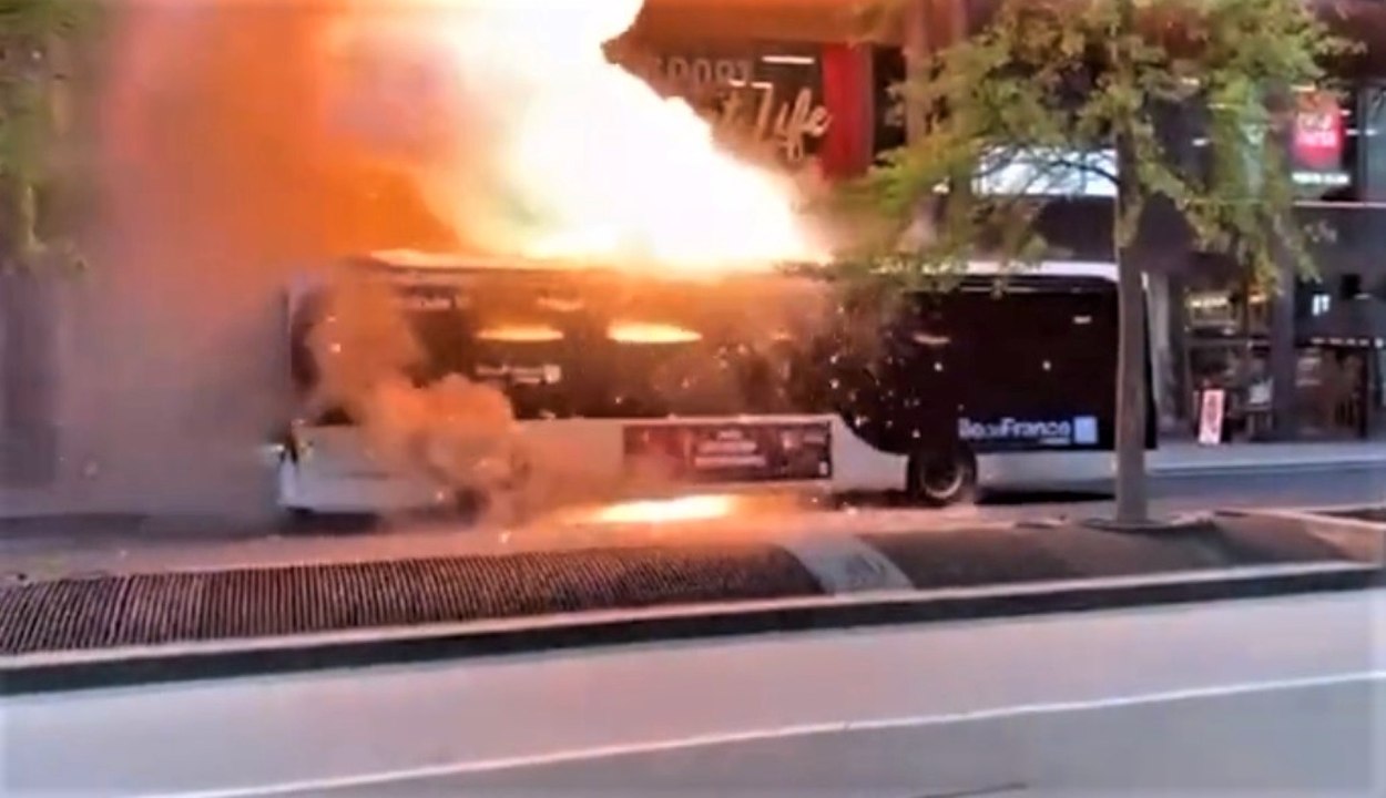 Incendio de bus eléctrico en París