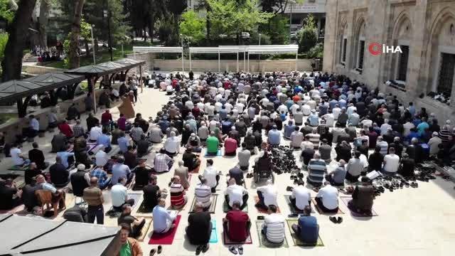 Ramazan'ın son cuma namazında camiler doldu taştı