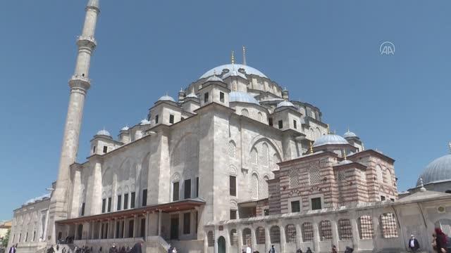 Fatih Camisi'nde ramazanın son cuma namazı kılındı