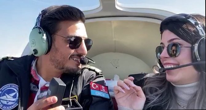 Uçak kazasında ölen pilot, kız arkadaşına uçakta evlenme teklif etmiş