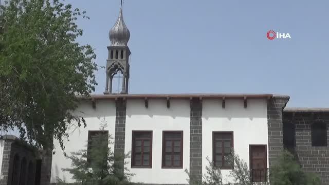 7 yıldır kapalı olan Ermeni Kilisesi, ibadete açılmak için gün sayıyor