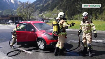 Pkw-Brand auf der Zillertal Straße