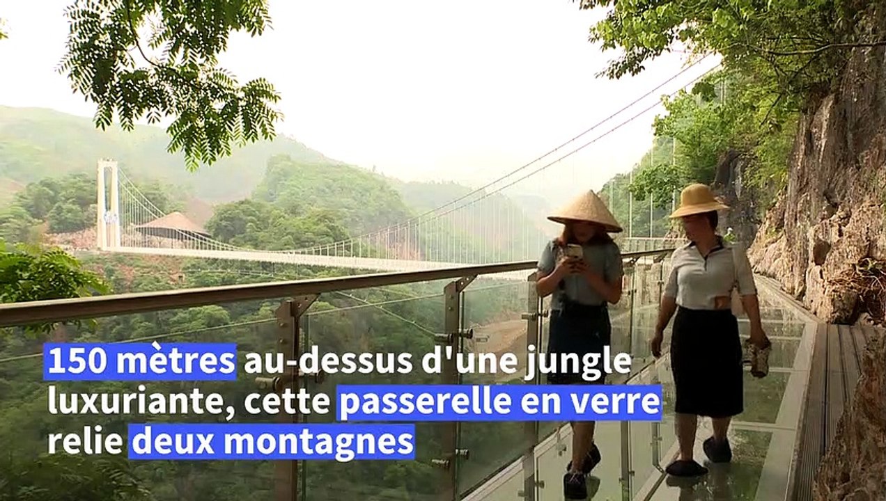 Au Vietnam, un nouveau pont en verre vertigineux entre deux montagnes