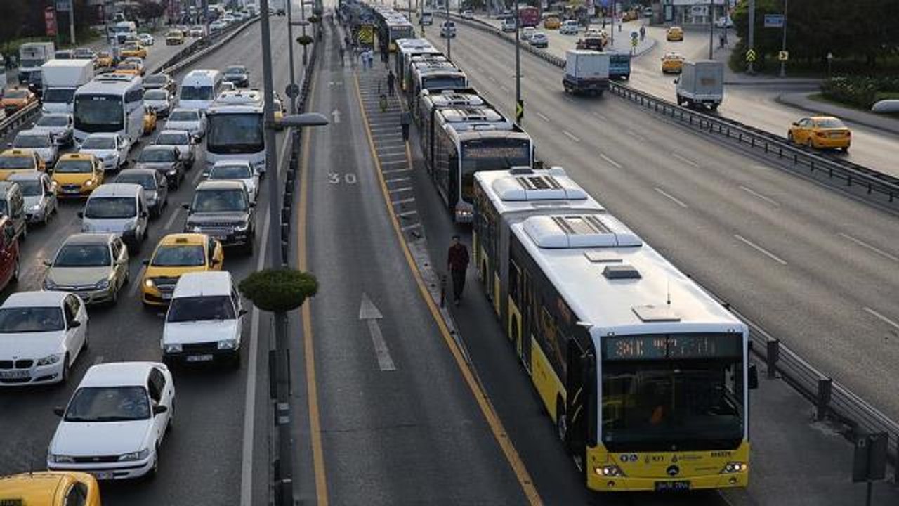 İstanbul Metrobüs kazası son dakika! (VİDEO) Metrobüs neden çalışmıyor? Kaza mı oldu?