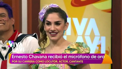 Ernesto Chavana recibe micrófono de oro por su carrera