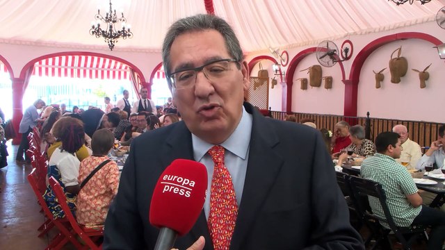 Entidades sociales disfrutan de la Feria con un almuerzo solidario de la Fundación Cajasol