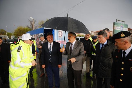 Eskişehir Valisi Erol Ayyıldız, emniyet kemeri denetimine katıldı