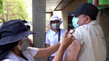 Inmunizan a pobladores del barrio Aura Ortiz de la comunidad los Brasiles