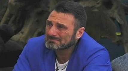 Uomini e Donne, brutta disavventura per l'ex cavaliere un hacker ha preso in possesso il suo profil