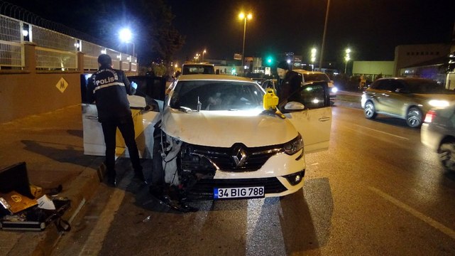Avcılar’da otomobil 2 kişiye çarptı: 1 ölü