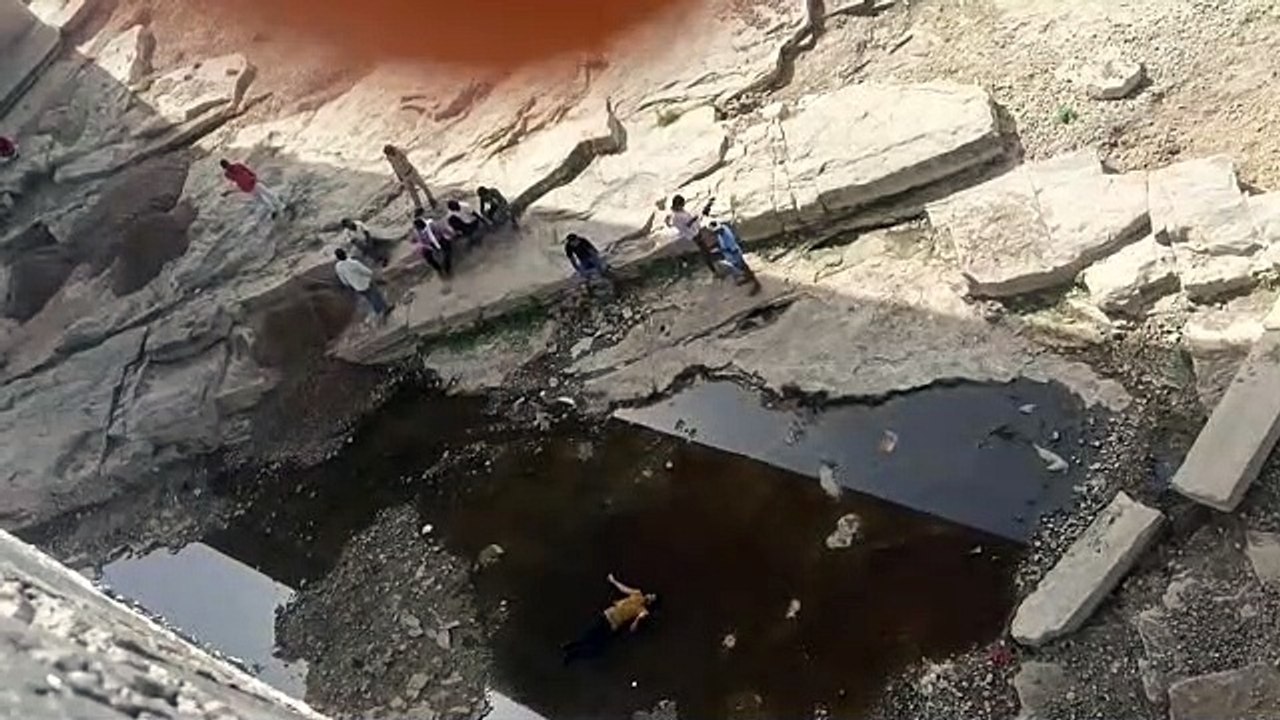 मृतक बारां शहर की शिवाजी कॉलोनी निवासी बताया जा रहा है