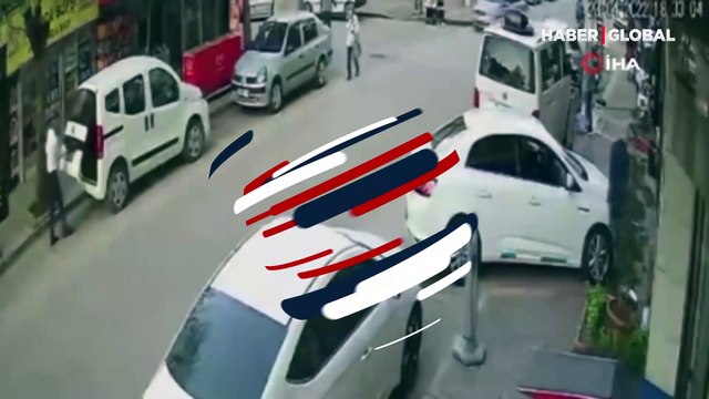 Bursa'da iki kişi feci kazada ölümden döndü! Yaşananlar anbean kamerada