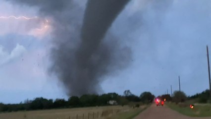 Une impressionnante tornade frappe la ville d’Andover au Kansas