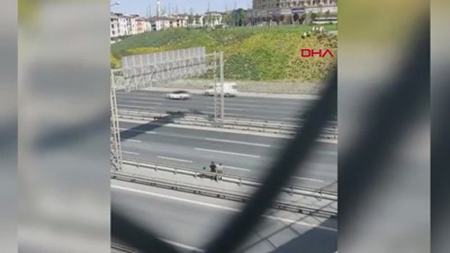 Sultangazi'de çocukların TEM Otoyolu'ndaki tehlikeli oyunu